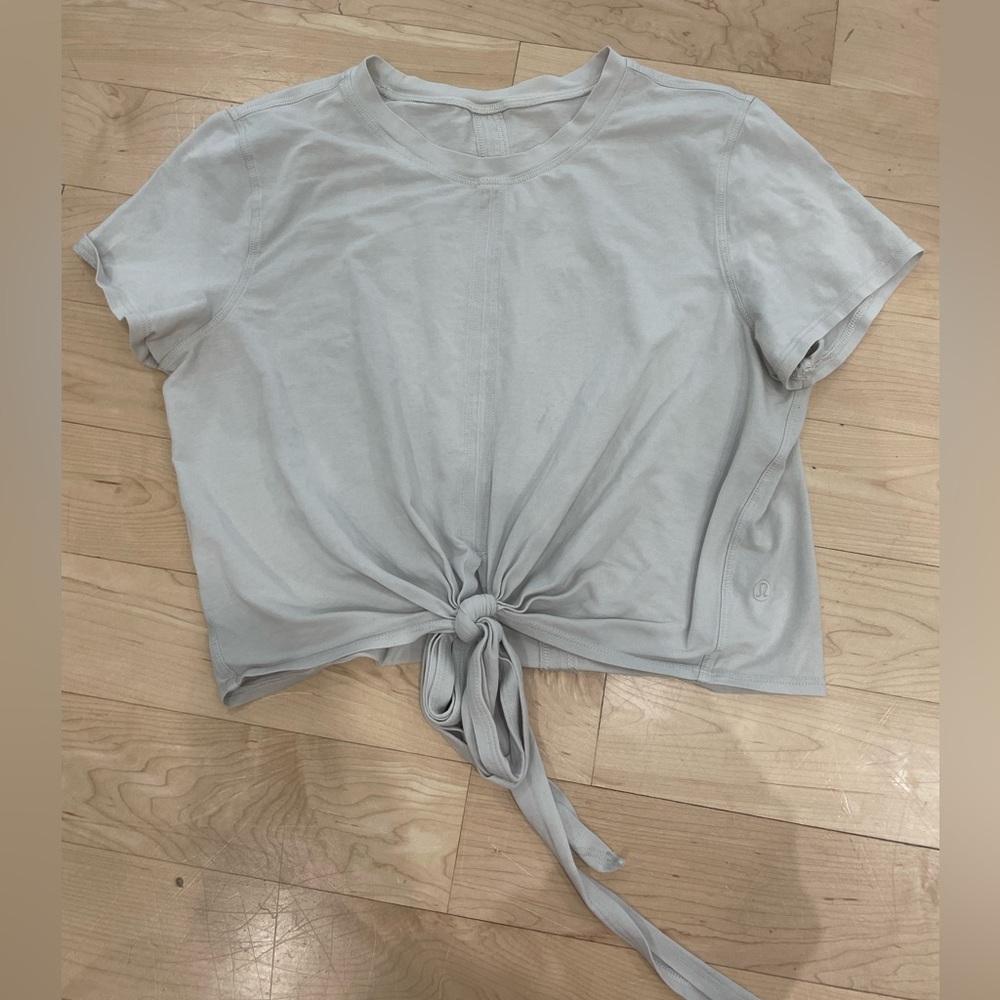 Tie lululemon crop top